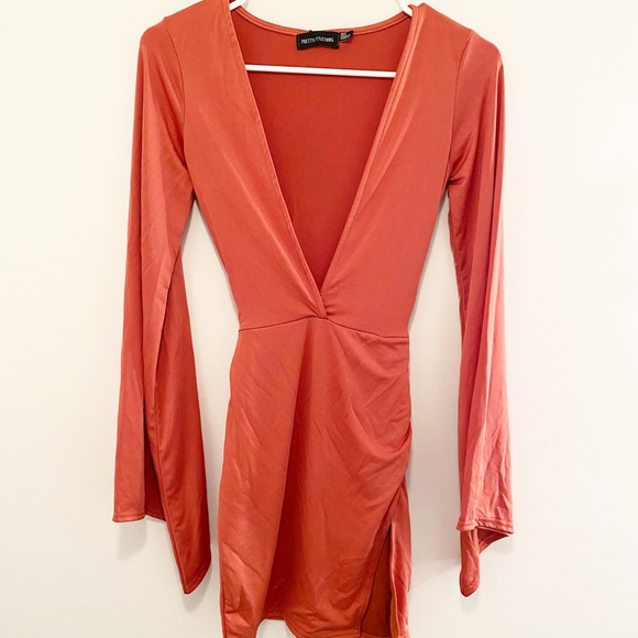 NWT PrettyLittleThing Drape Sleeve Split Dress - Picture 5 of 7